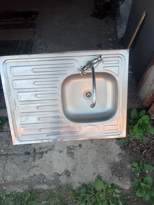 продам  новую  батарею  и   мойку  с краном  .