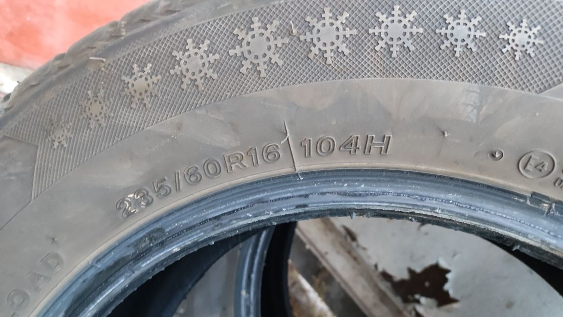 Продам зимову резину 235/60 R16