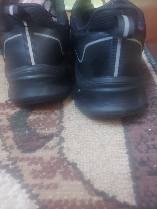 Продам кроссовки