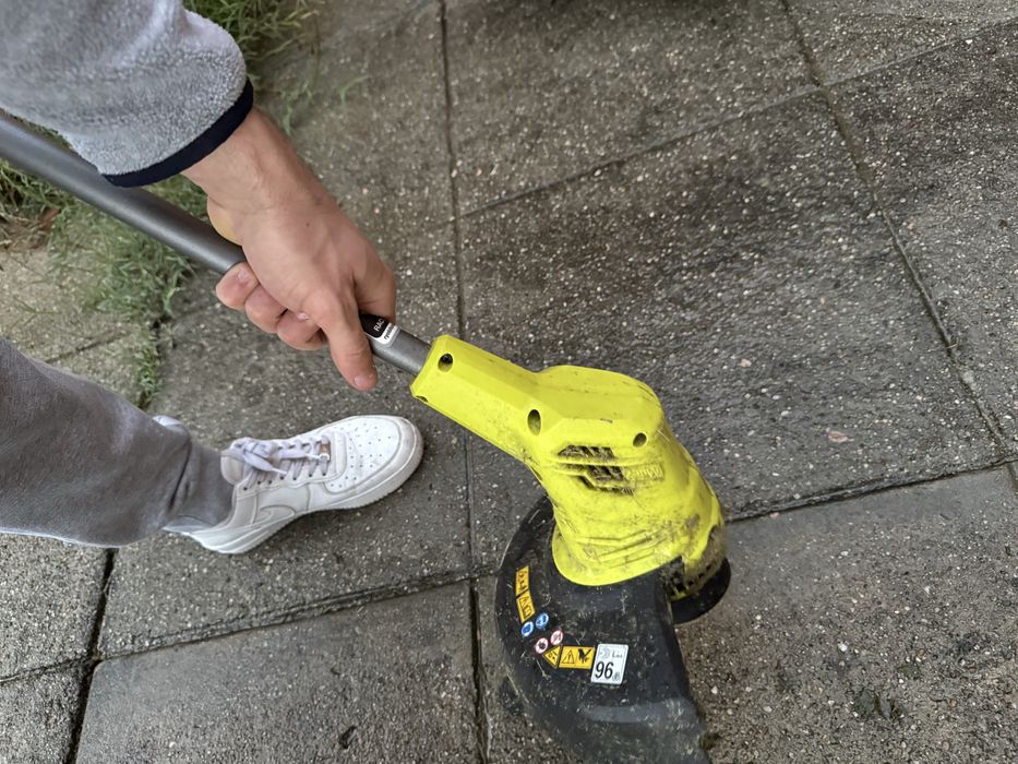 Aparador eletrico Ryobi 350W 25cm