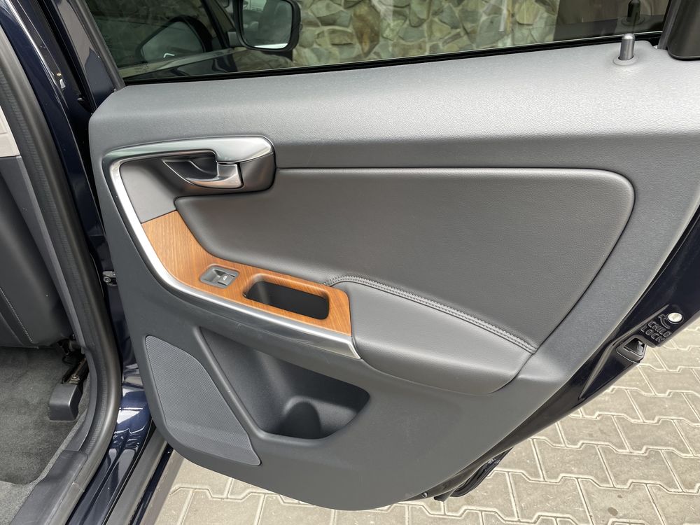 Вольво ХС60 Volvo XC60 Т5 AWD