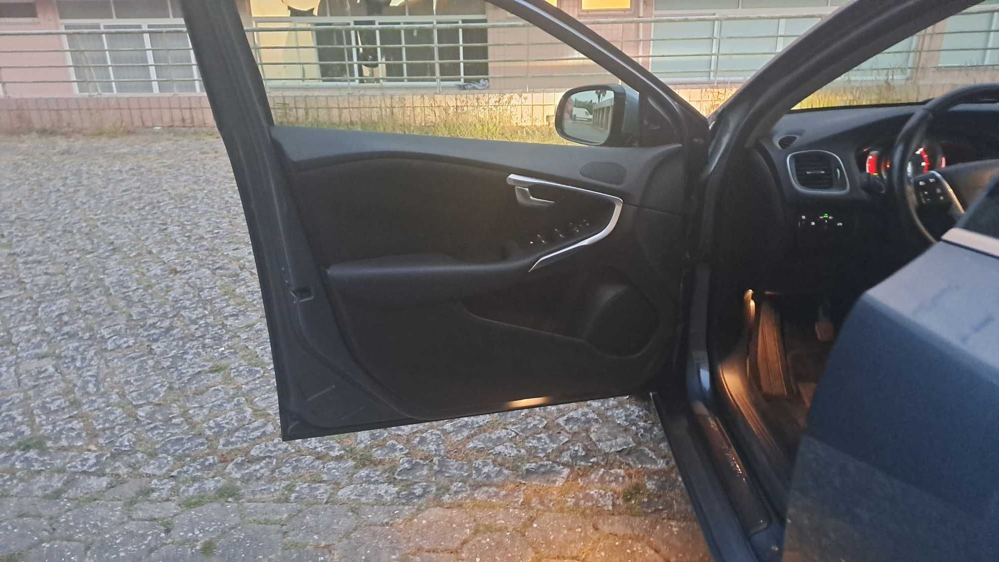 Volvo V40 D2 momentum