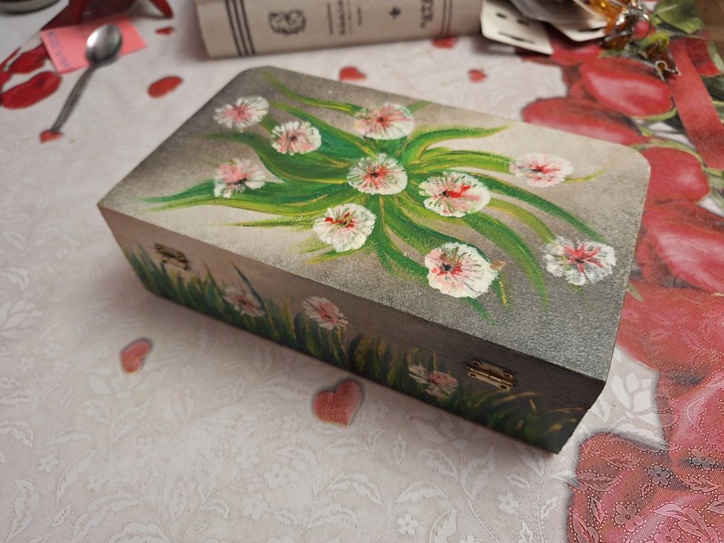 Ręcznie malowana śliczna duża szkatułka z kwiatami