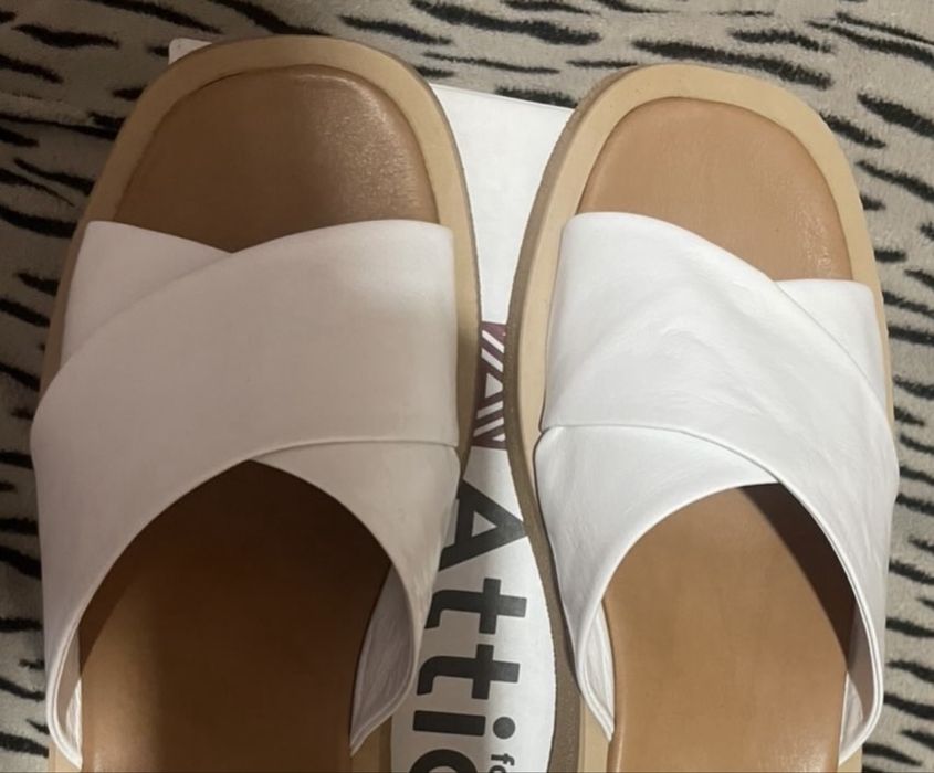 Стильные кожаные шлепанцы Attico р.42