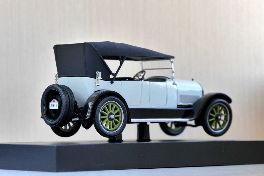 Модель Cadillac  Convertible (1919) 1:32 Signature models