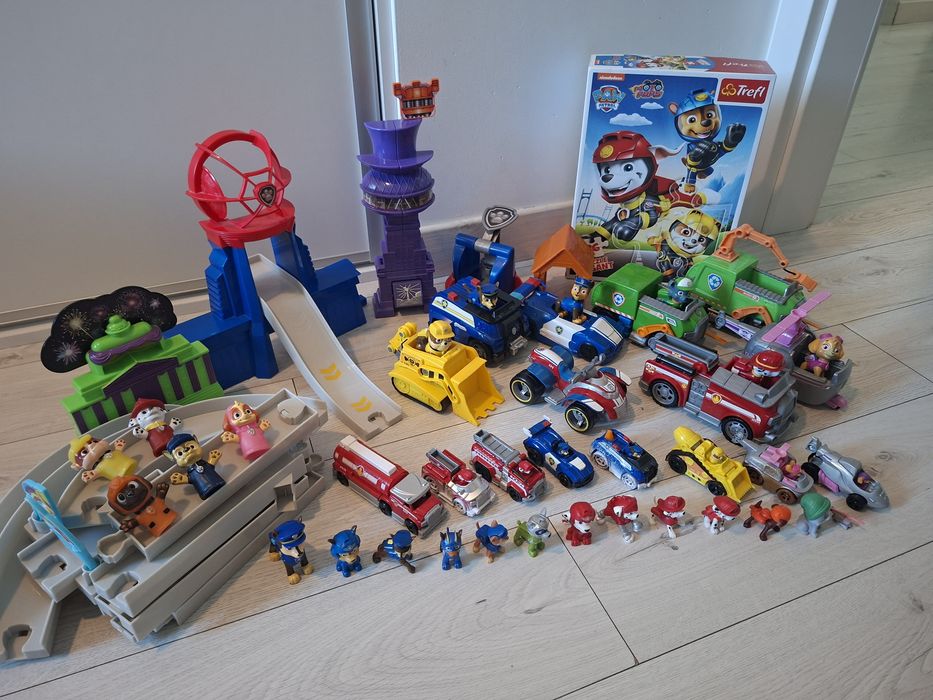 Meega duży zestaw psiego patrolu z gratisami.