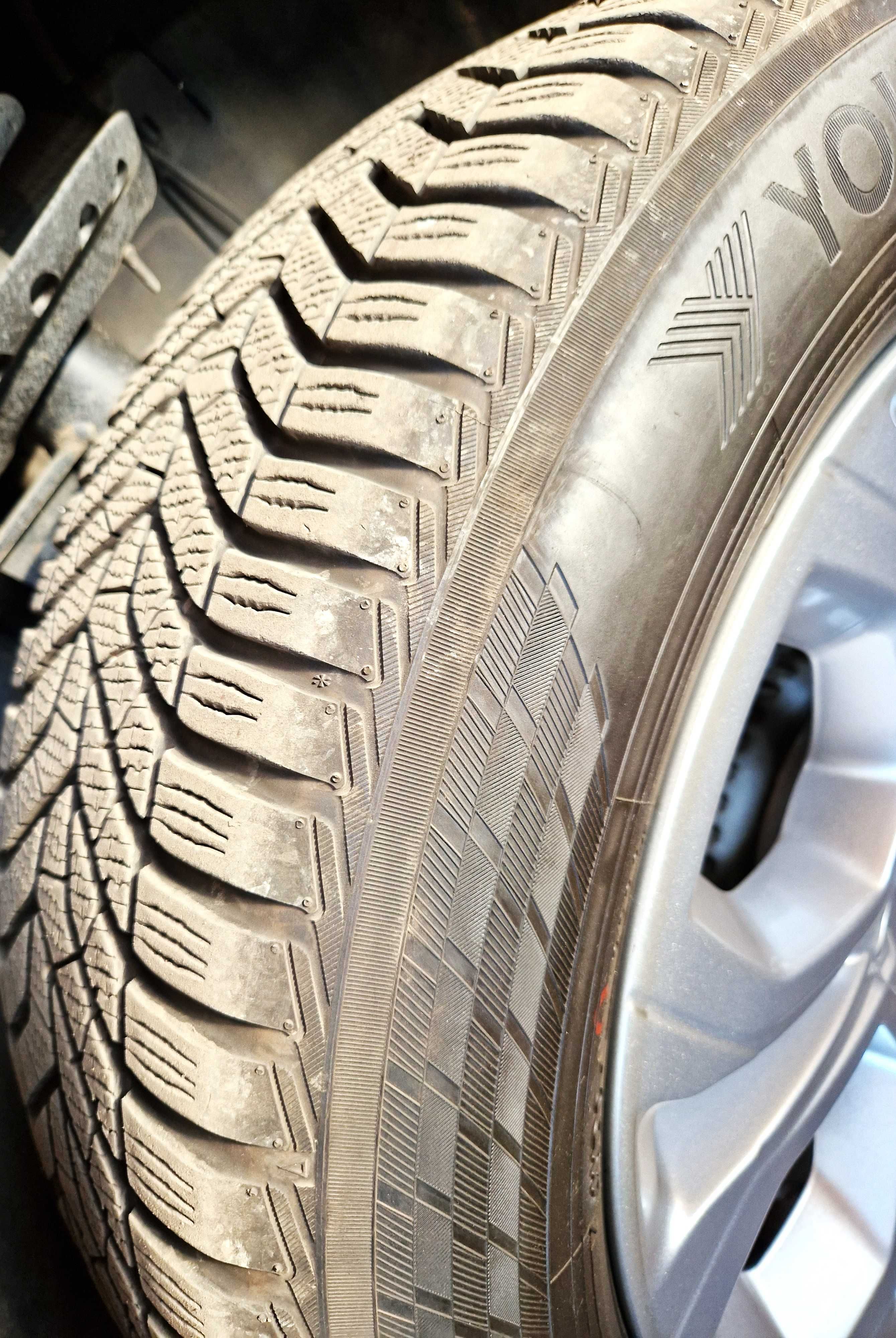 Opony zimowe Yokohama 235/60 R18 BlueEarth V905