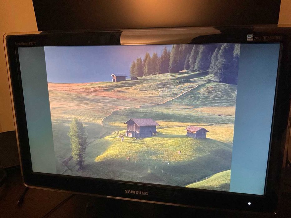 Стильний монітор Samsung P2370 (23", Full HD)