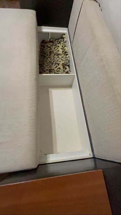 Продам диван з двома подушками б/у