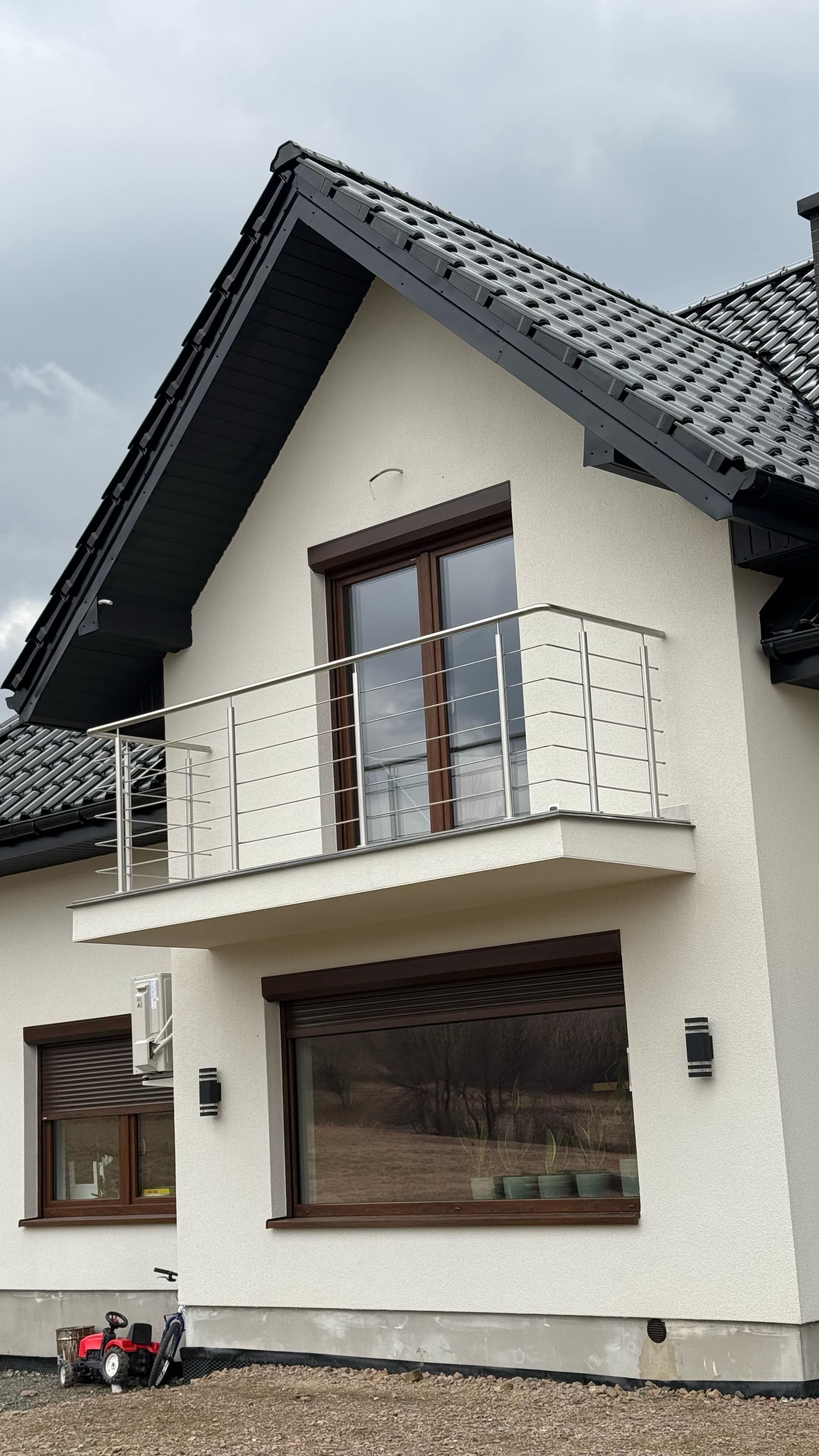Balustrady nierdzewne zabezpieczenia okienne