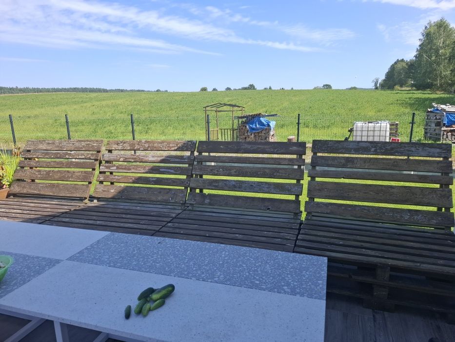 Siedzenia z palet do ogrodu na taras