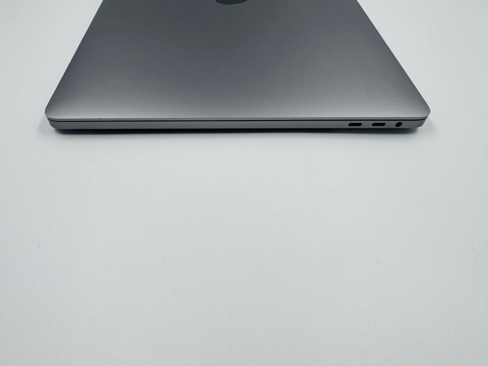 Apple Macbook Pro 16 2019 i9 16GB RAM 1TB SSD AMD 4GB IL5525
