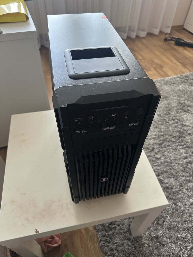 Komputer stacjonarny 1TB  24GB  RAM monitor medion klawiatura