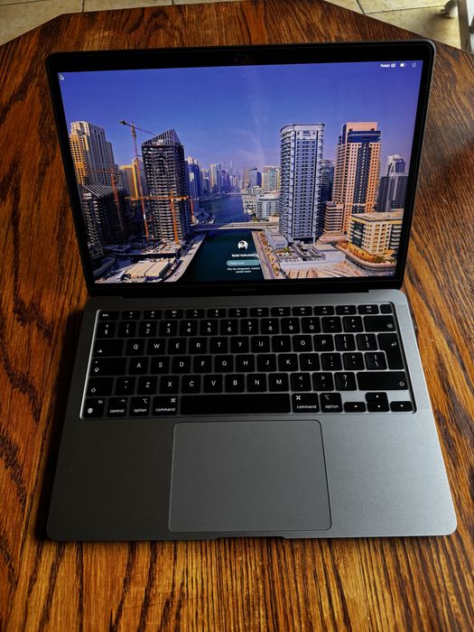 Macbook air M1 - stan idealny
