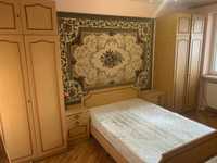 Мебель для спальні ліжко шафи