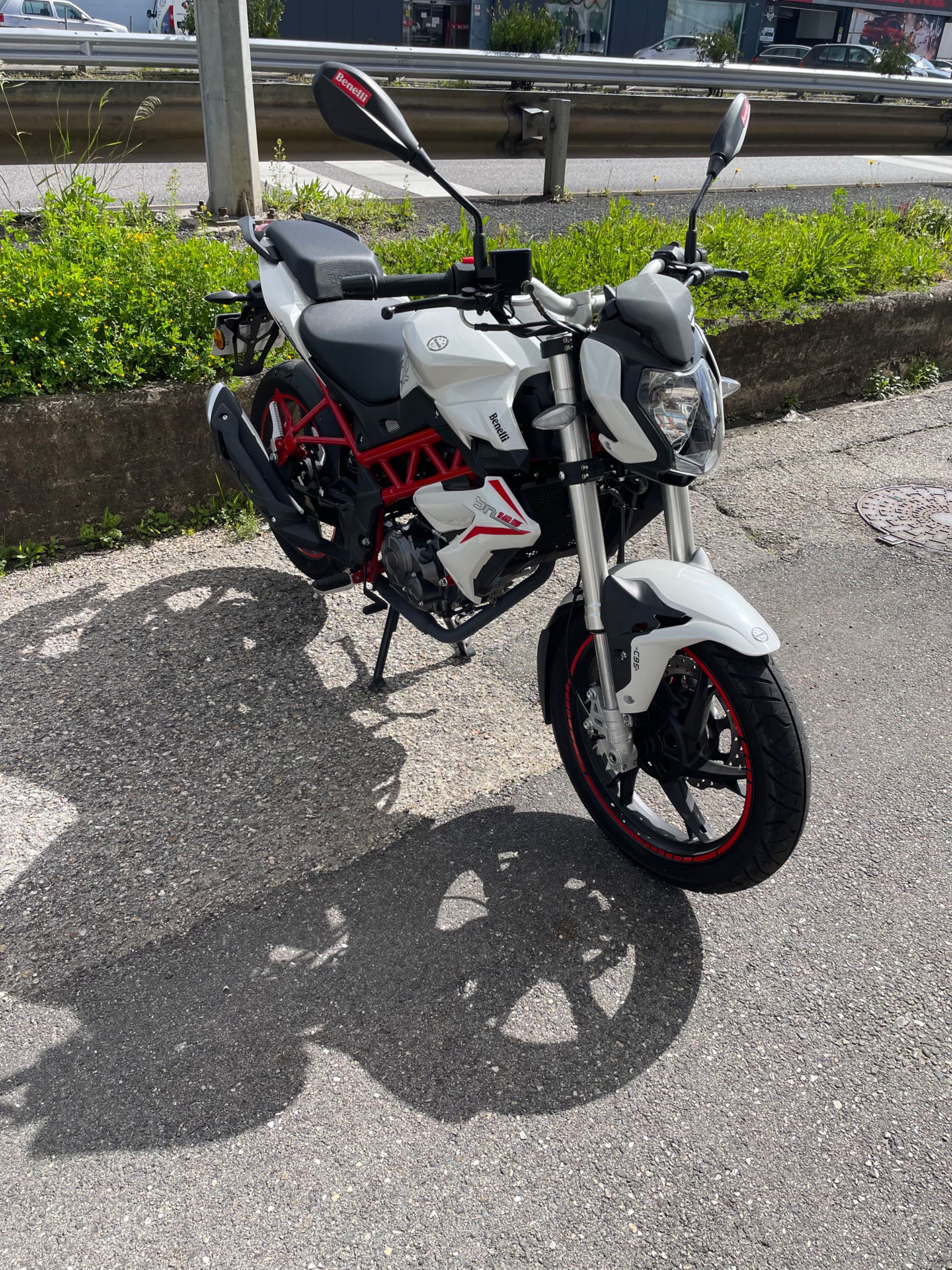 Benelli Bn 125 igual a nova