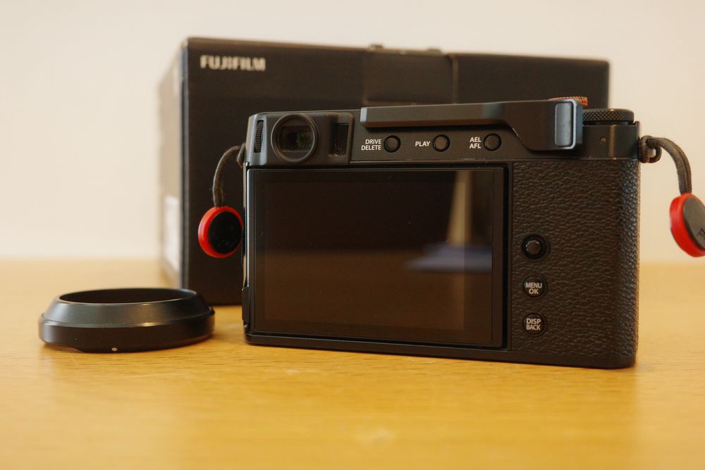 Fujifilm X-E4 com Fuji Xf 23mm f2 + cage + 3 baterias + Thumb grip
