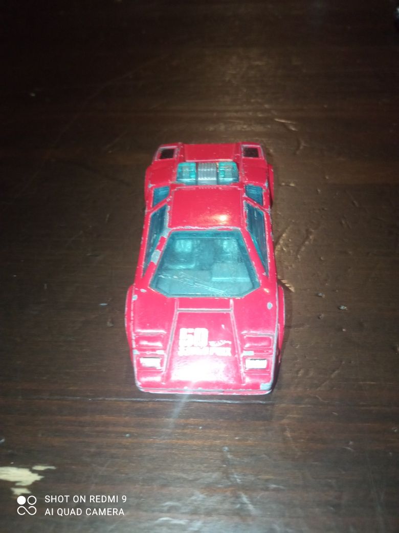 Lamborghini Countach hot wheels czerwone B