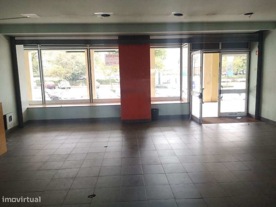 Loja com 269m2 - Zona Central - Frente Hosp. São João Madeira