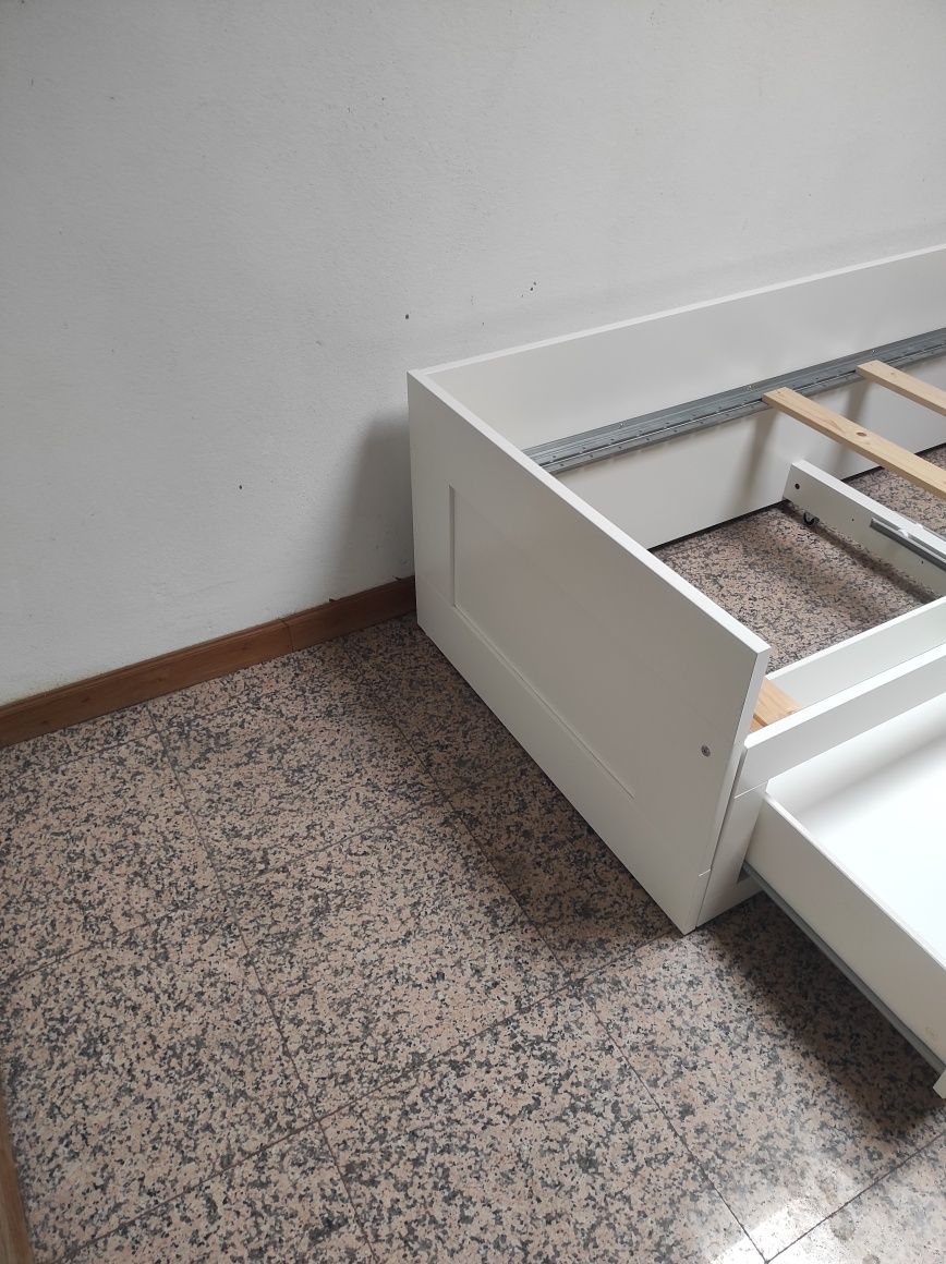 Cama de criança extensível com gavetas