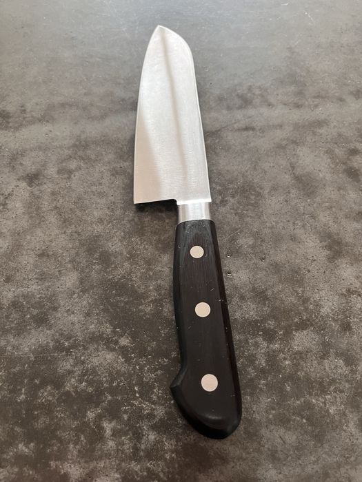 Japoński Nóż Santoku Seki Magoroku Kinju