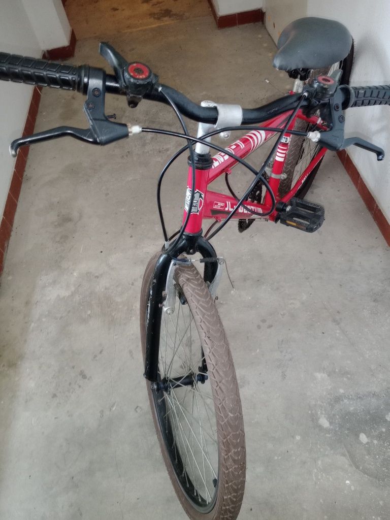 Bicicleta roda 24  65€  pegar e andar mudanças frente e trás peneus bo
