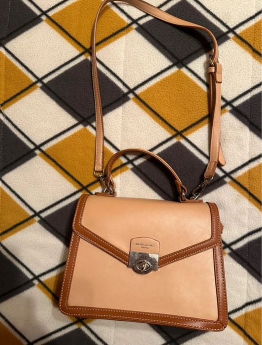 Mala a tiracolo castanha