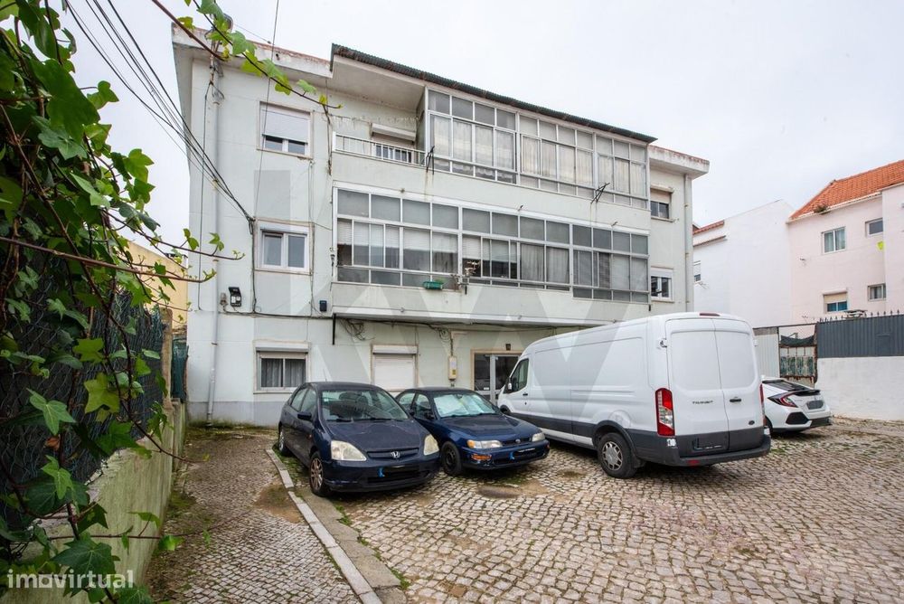 Arrendamento T1 em Almada, Lisboa, com cozinha totalmente equipada