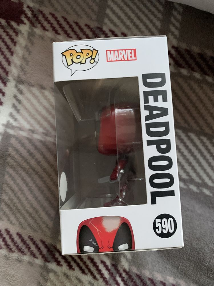 funko pop! marvel 80th: first appearence deadpool #590 [metallic]