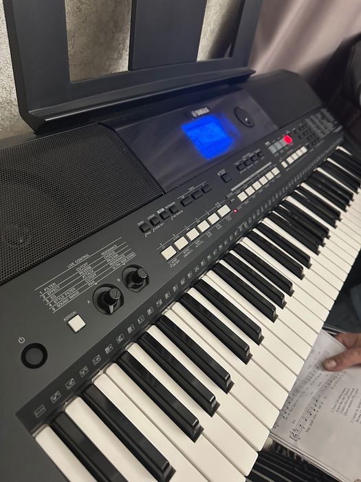 Продам синтезатор Yamaha PSR 433