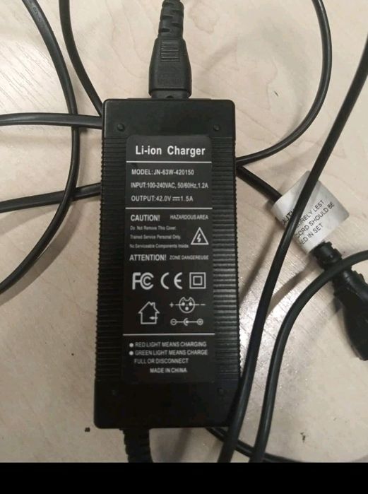 Зарядний пристрій.