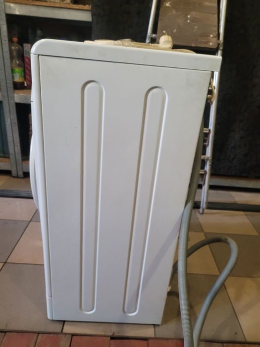 Машинка автоматБ/у ,Індезіт wisl82