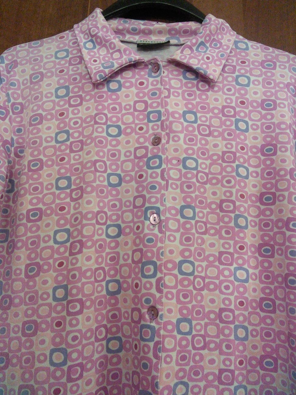 Лиловая женская кофточка блузка яркий принт