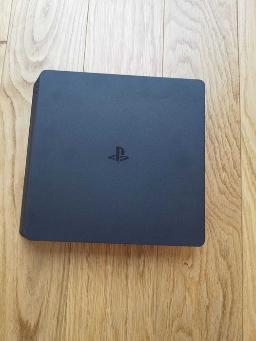 PlayStation 4 (PS4) – Excelente estado + 1 comando + cabos