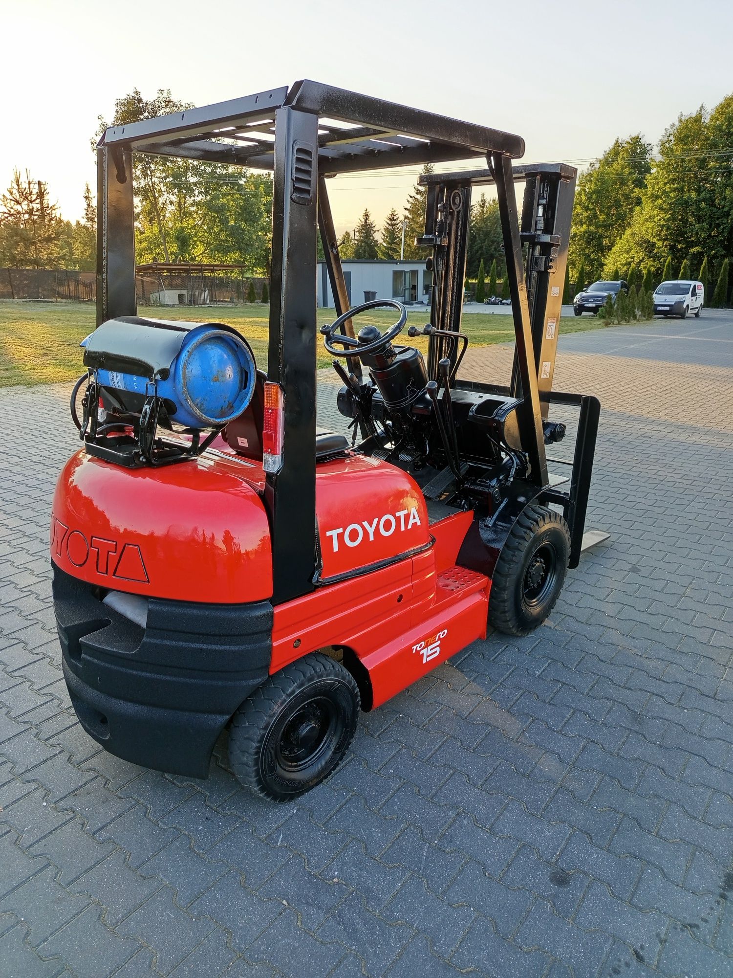 Sprzedam wózek widłowy Toyota 1,5 tony