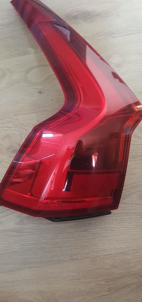 Lampa lewa tył volvo V90 16r-