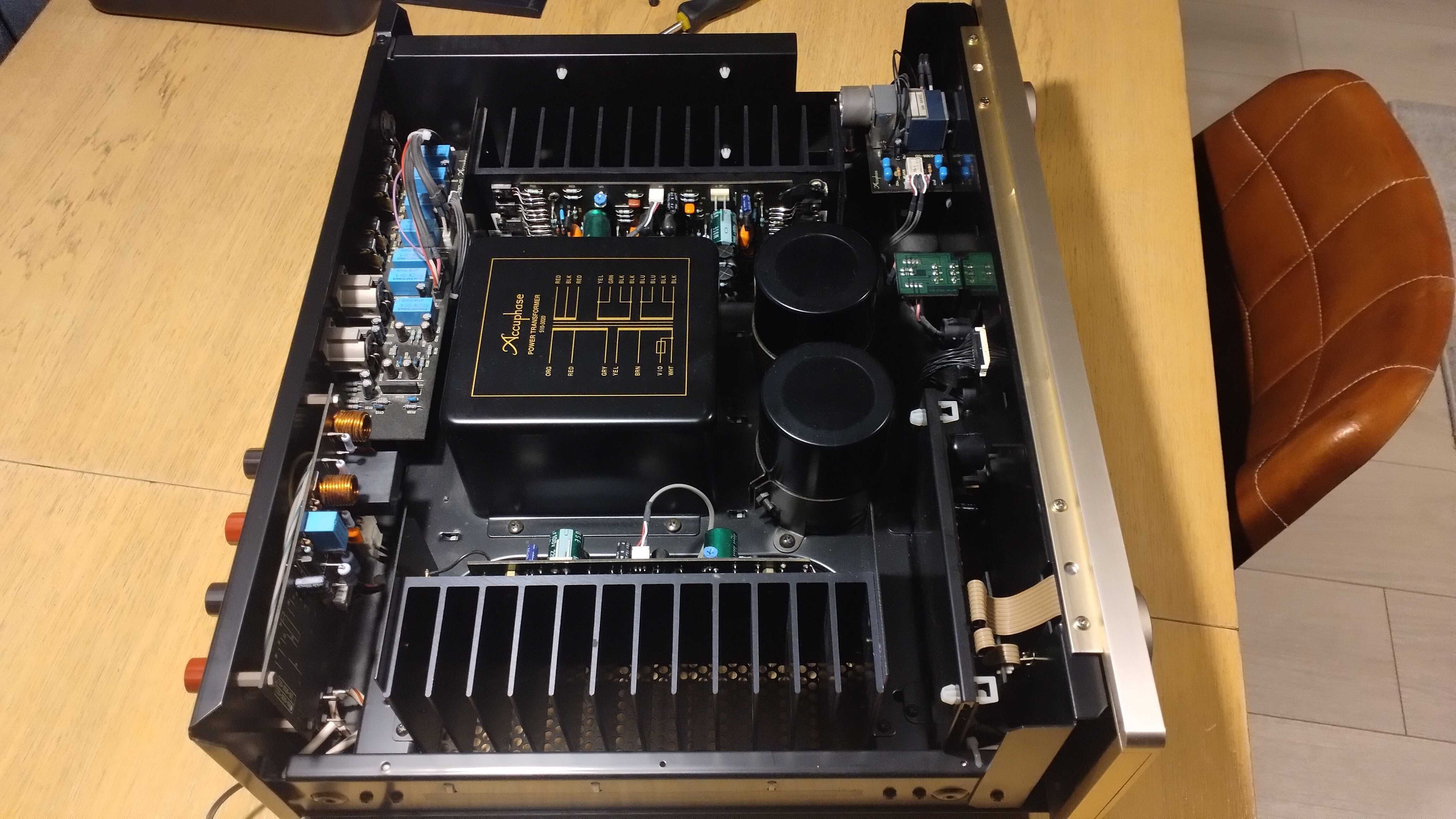 Wzmacniacz Accuphase E-210 wersja EU z pilotem!