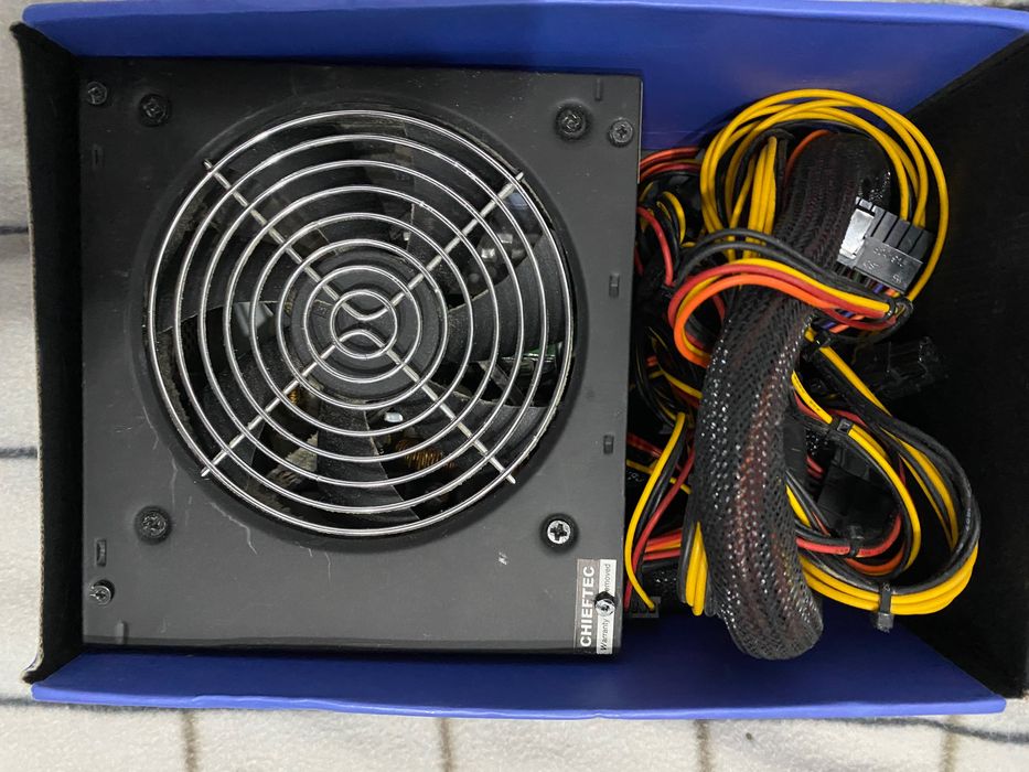 Продам Блок живлення CHIEFTEC 700W (GPS-700A8)max power