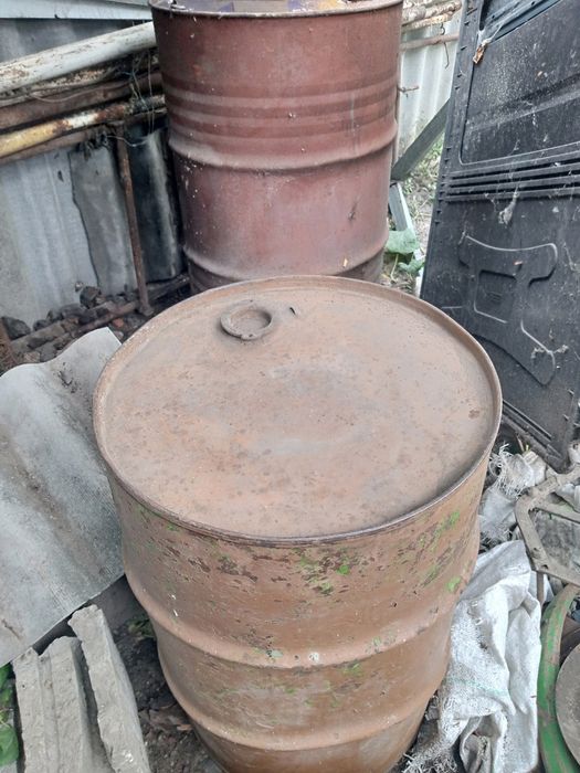 Продам каністри 10,20л +бочки