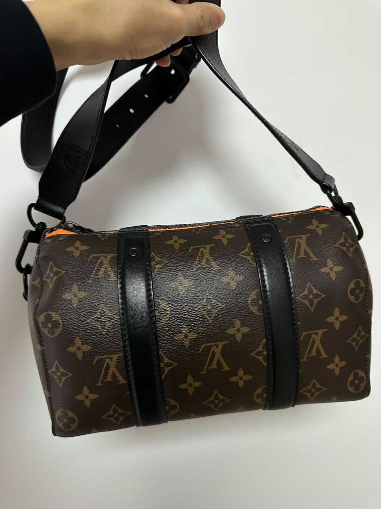 Mala de viagem LOUIS VUITTON Keepall.