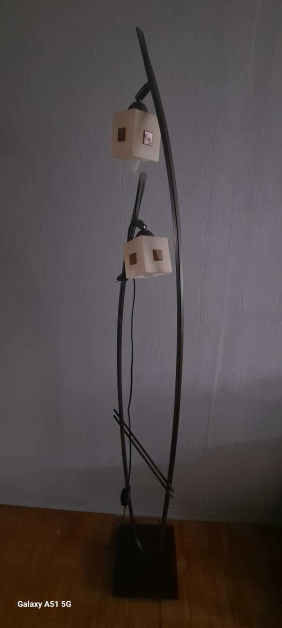 Lampa pokojowa stojąca