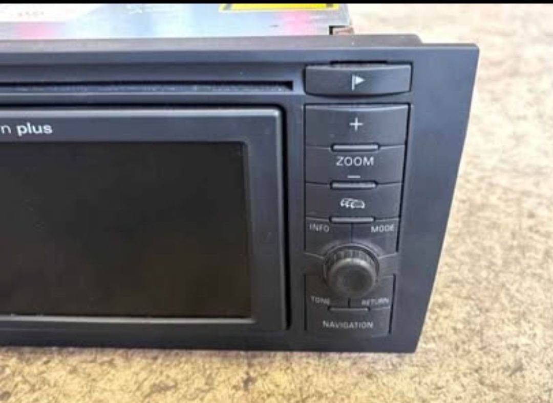 Radio Audi A4 RNS,D plus com Sistema de navegação integrado.
