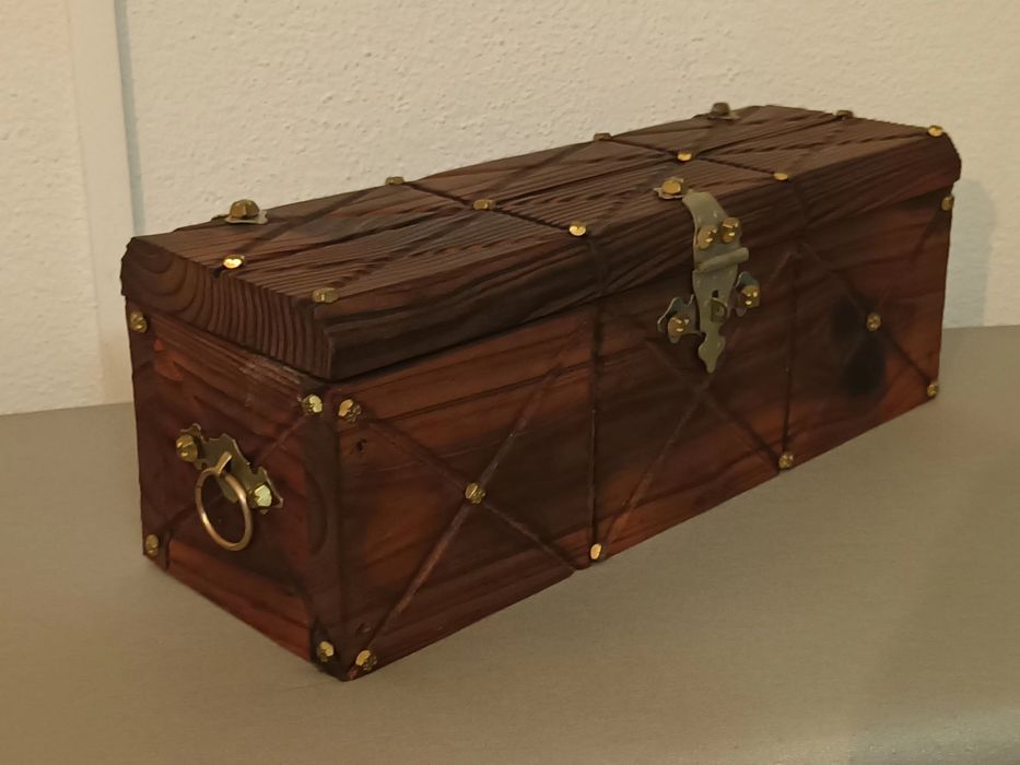 Caixa de madeira design rústico em estado impecável