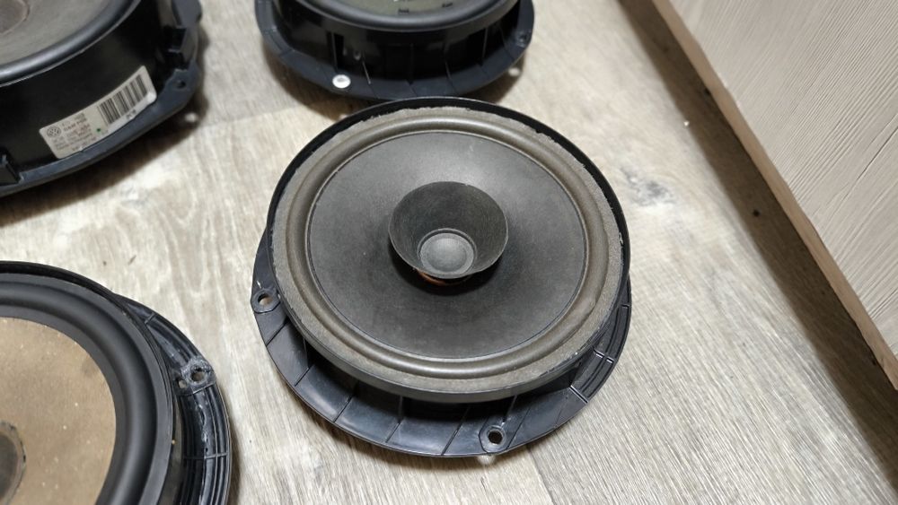 Штатные динамики VW CC Passat b5 b6 b7 Jetta