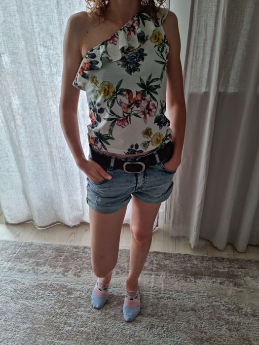Reserved, bluzka w kwiaty, bluzka na jedno ramię, rozm.xs