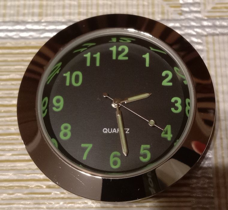 Часы в автомобиль.