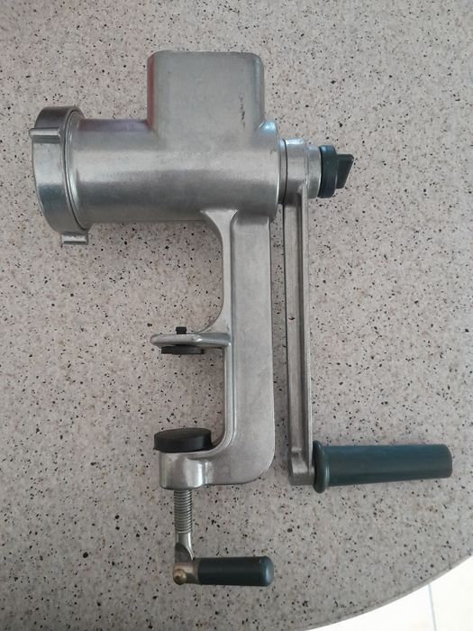 Мясорубка ручная.