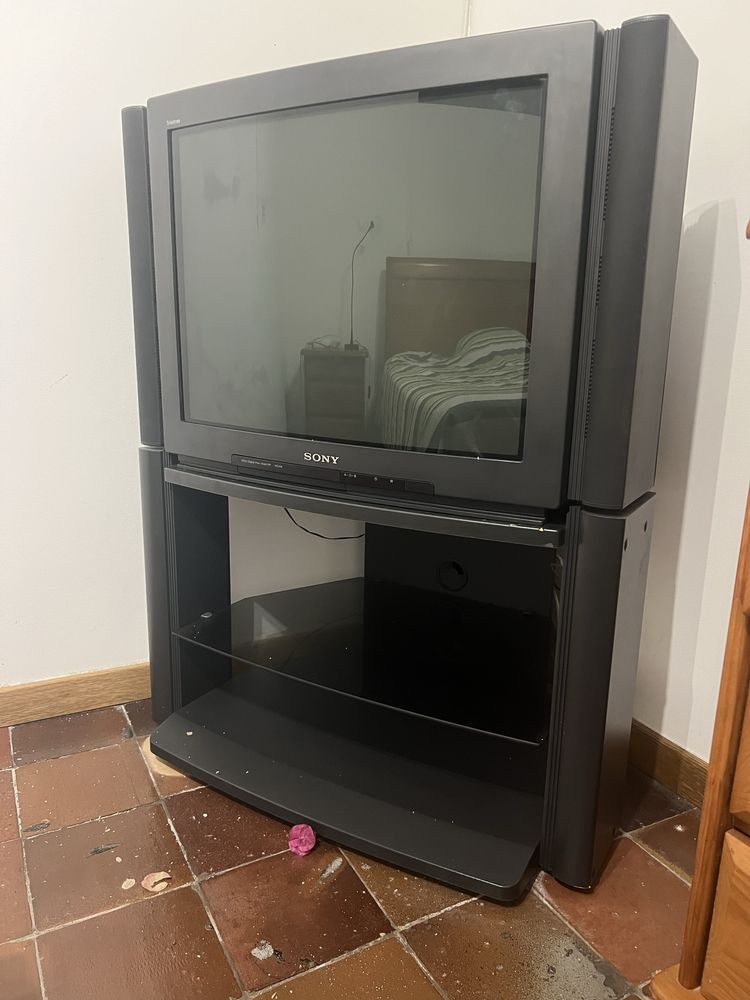 TV Sony Black Trinitron 29” (com sistema de som/ subwoofer)