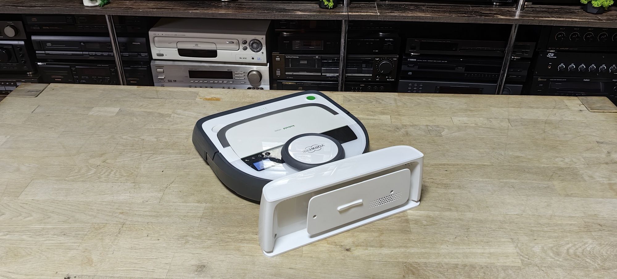 Робот пилосмок Vorwerk kobold VR20