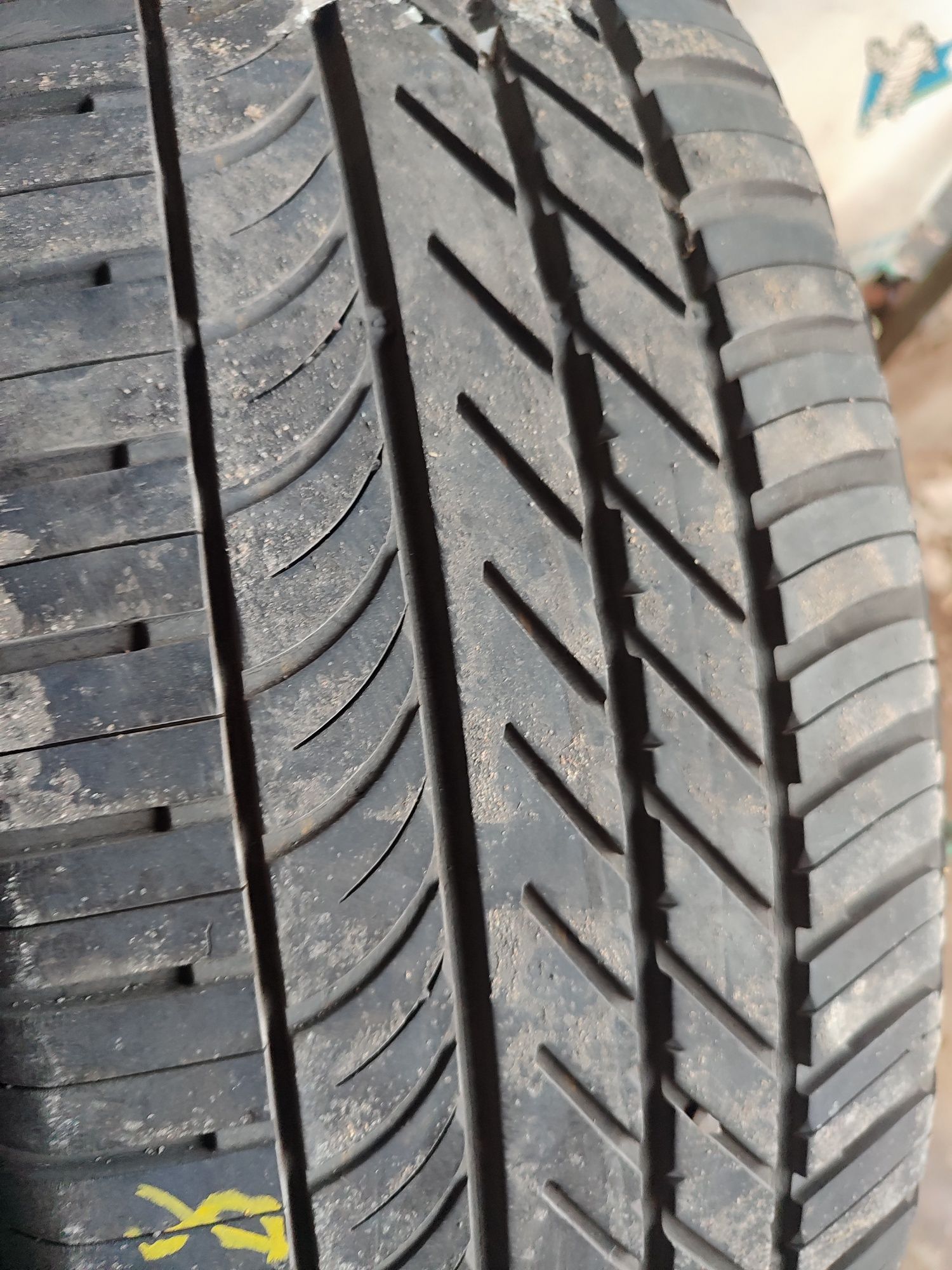 Шини goodyear 235/60 r18 . 19-й рік